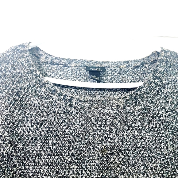 Rue21 Women Pullover Sweater Woven Black w/Silver Size L - Picture 3 of 10